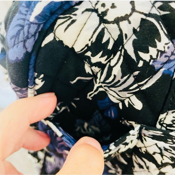 Vera Bradley Compact Traveler Bag
In Frosted Floral (Retired Color) - Picture 3 of 13